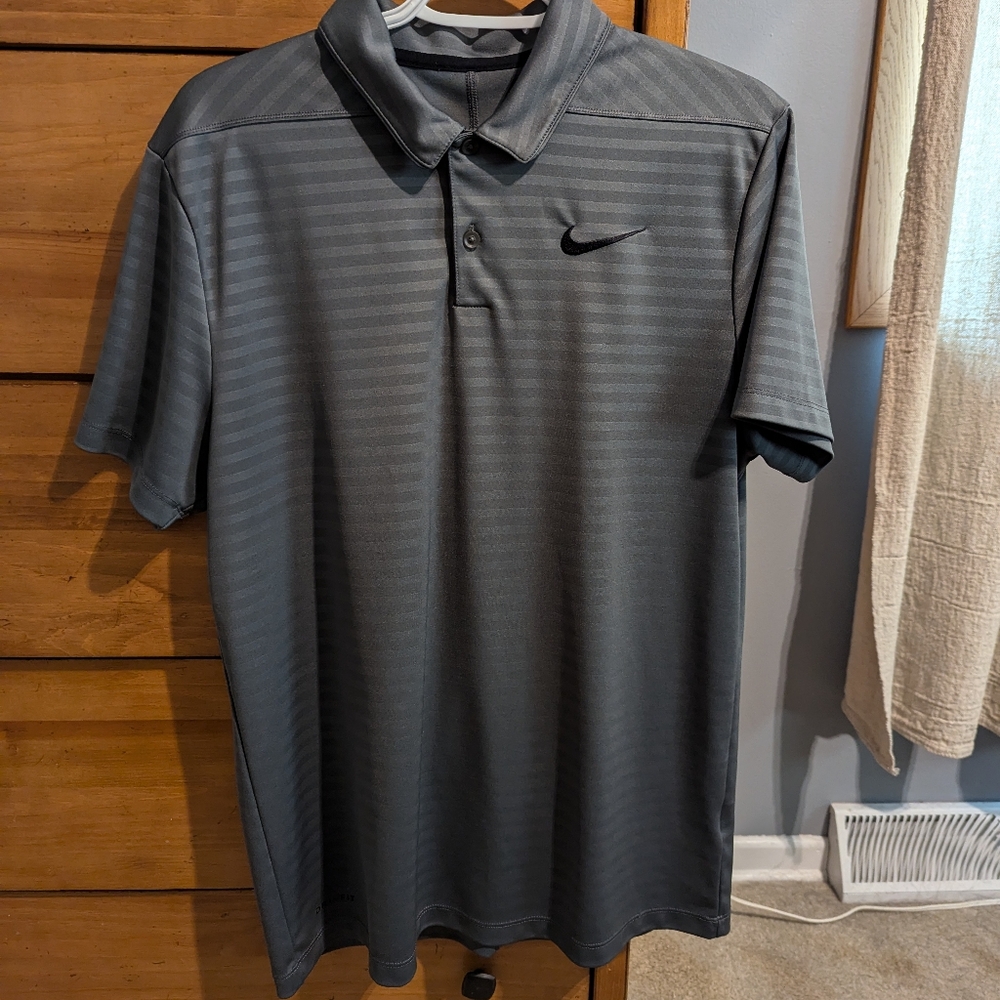 NIKE GOLF POLO SIZE M